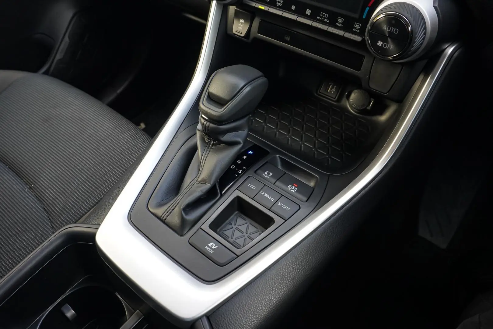 2024 Toyota RAV4 Gallery Image 19