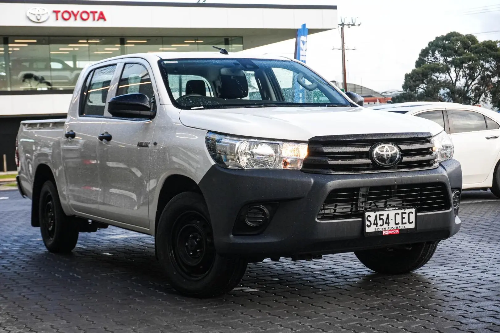 2020 Toyota Hilux Gallery Image 2