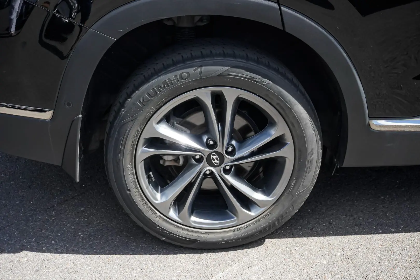 2018 Hyundai Santa Fe Gallery Image 17