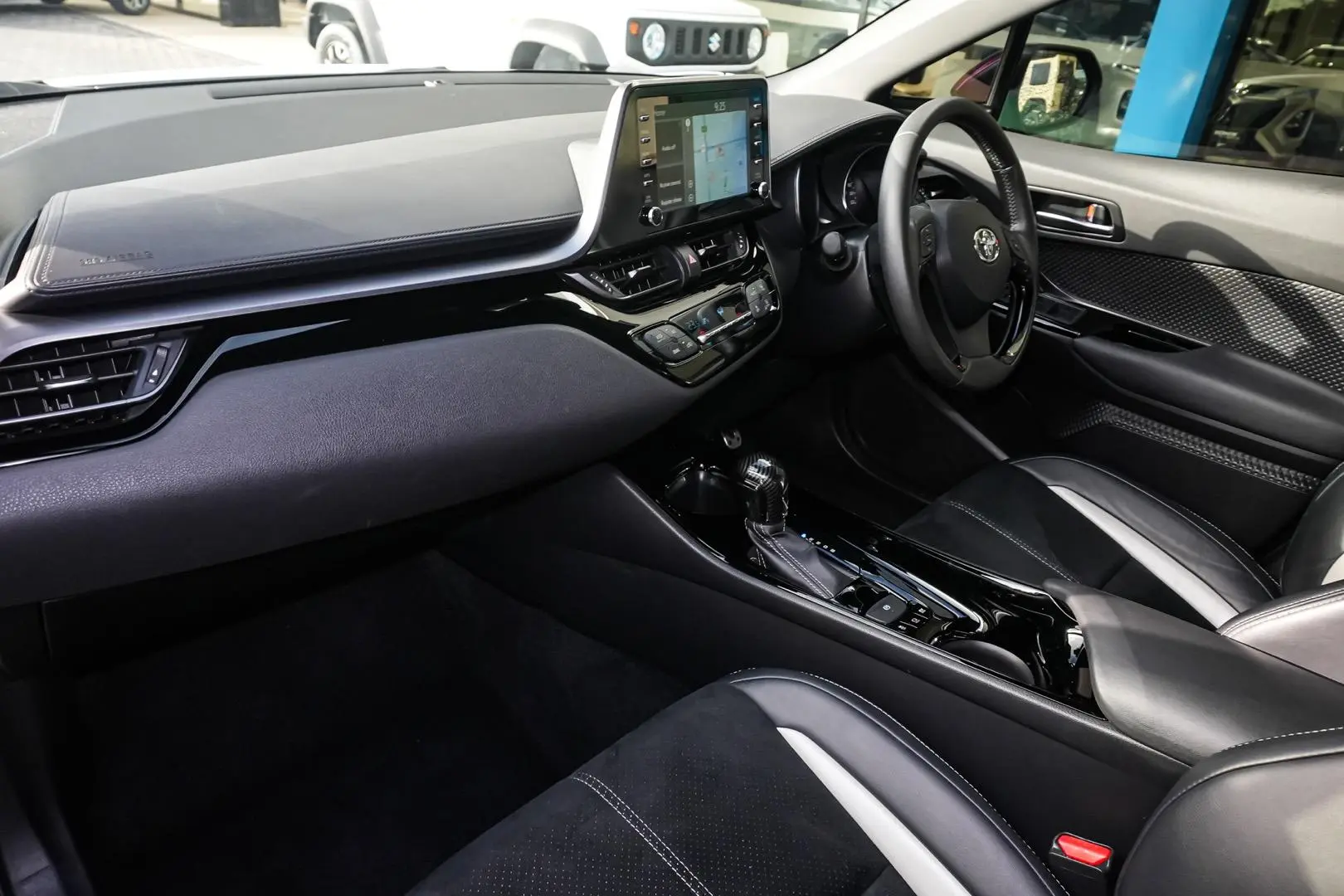 2022 Toyota C-HR Gallery Image 10