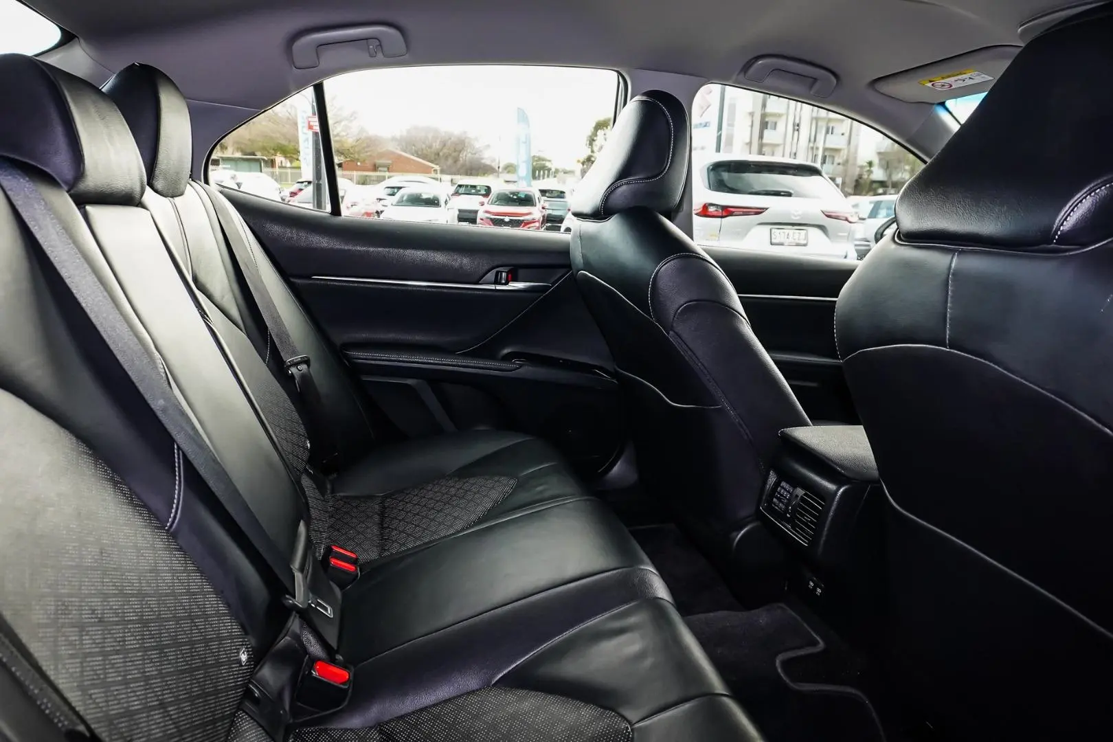 2019 Toyota Camry Gallery Image 8