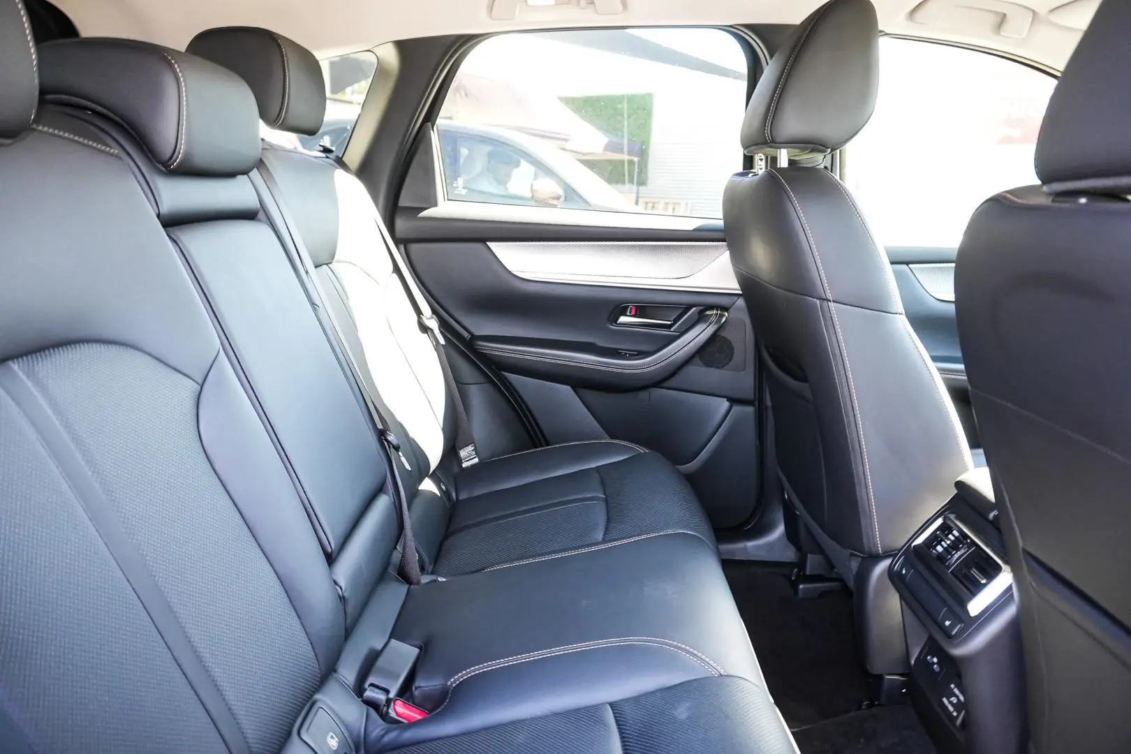 2025 Mazda CX-60 Gallery Image 9