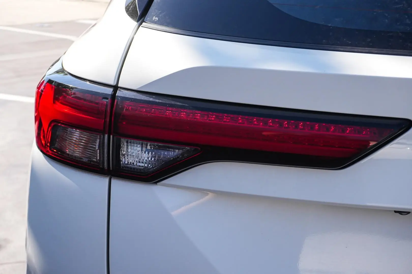 2024 Mitsubishi Outlander Gallery Image 13