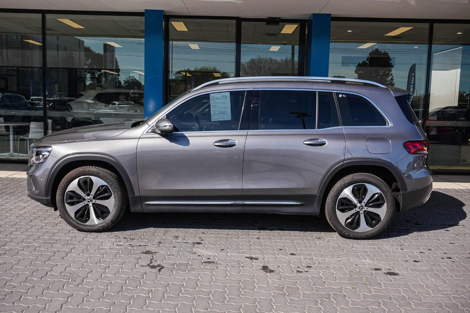 2021 Mercedes-Benz GLB-Class Gallery Image 4
