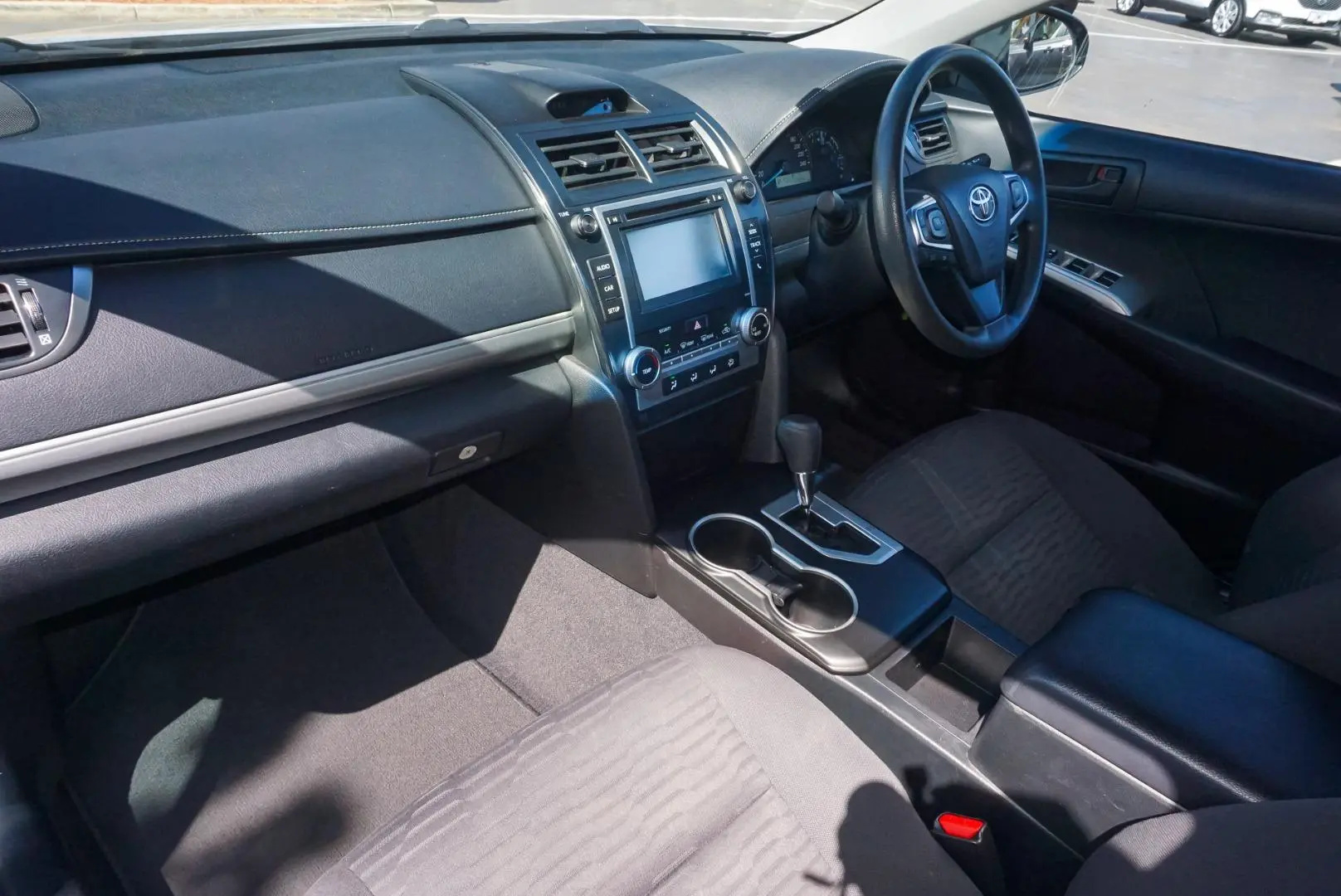 2016 Toyota Camry Gallery Image 9