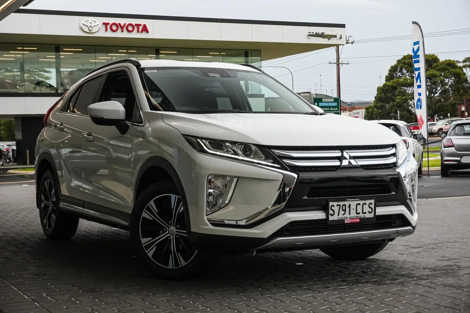 2019 Mitsubishi Eclipse Cross Gallery Image 2