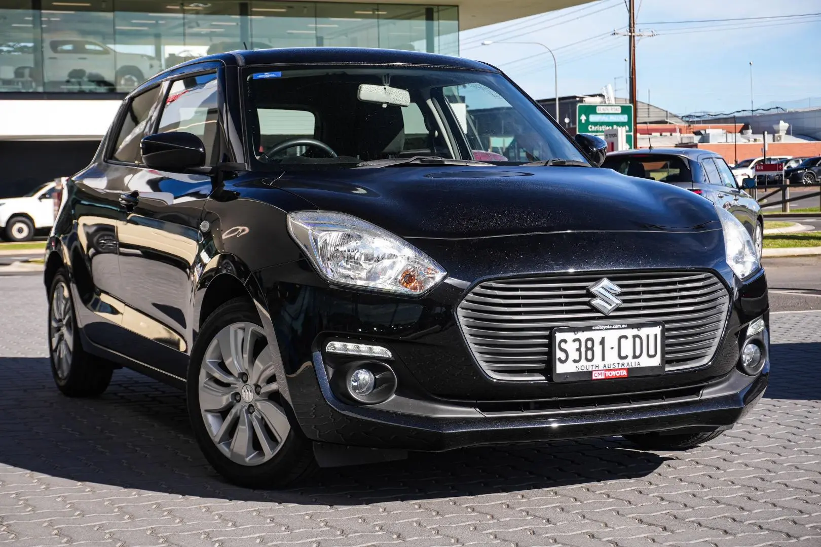 2020 Suzuki Swift Gallery Image 2