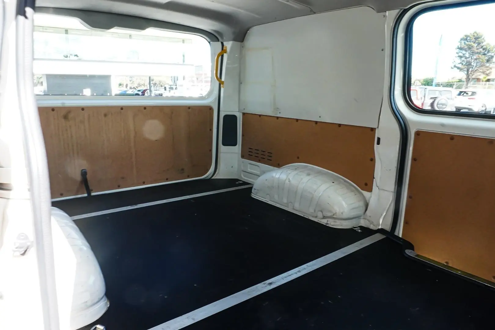 2020 Toyota Hiace Gallery Image 8