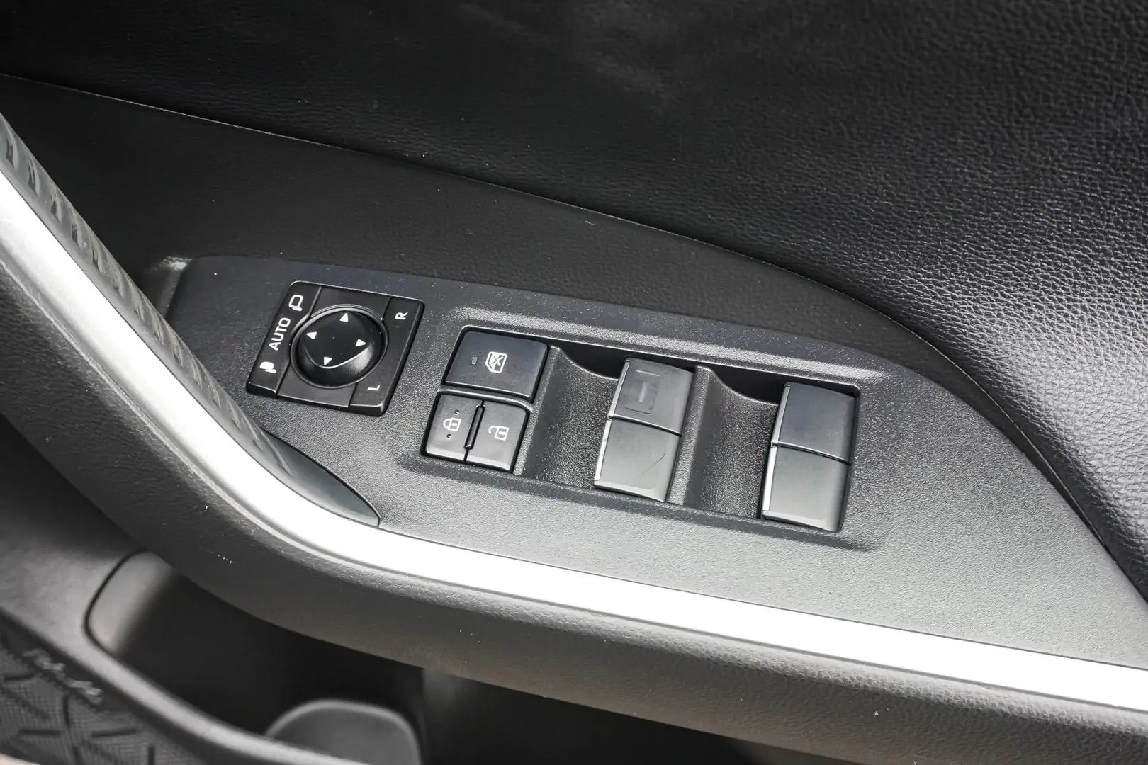 2020 Toyota RAV4 Gallery Image 20