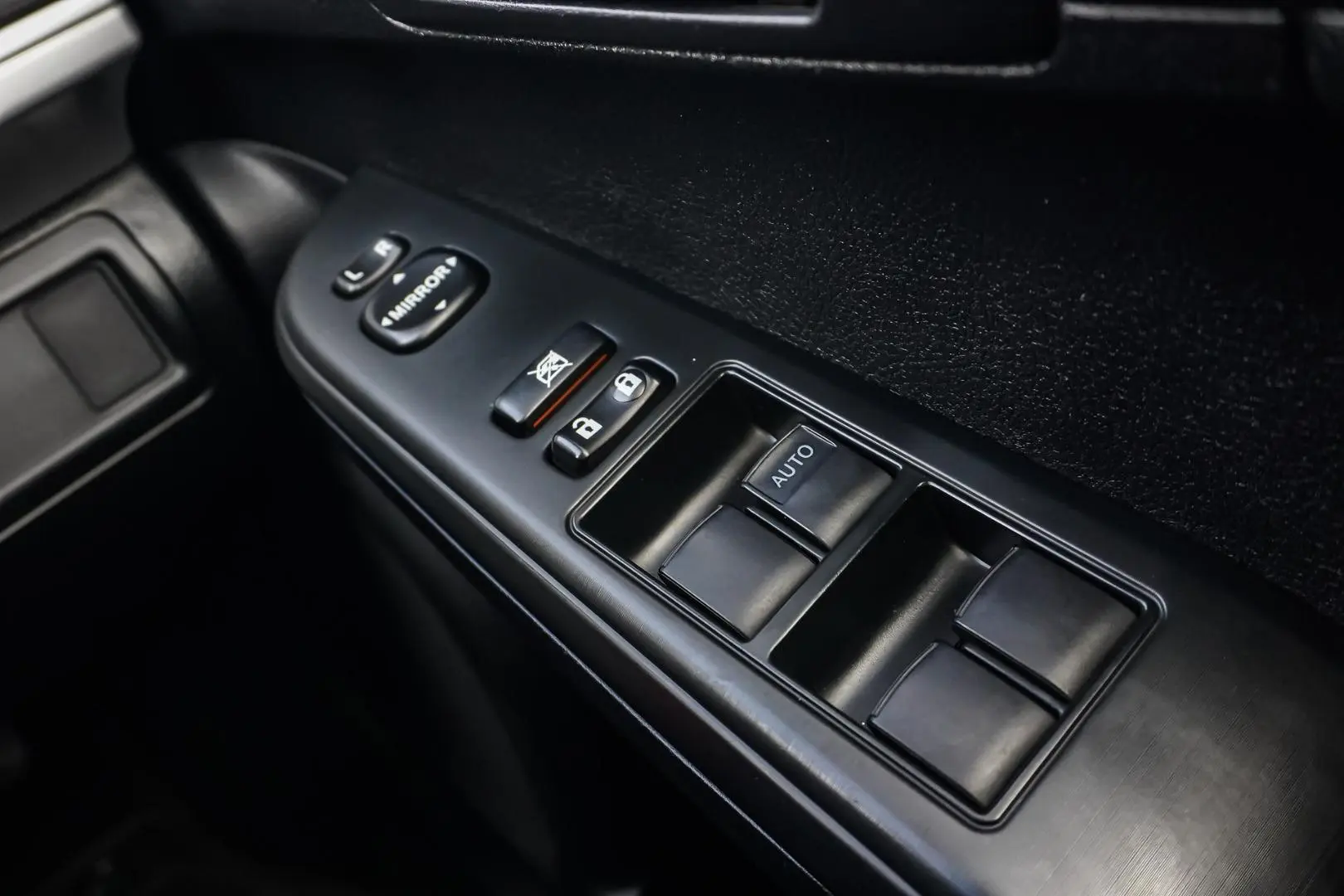 2013 Toyota Camry Gallery Image 21