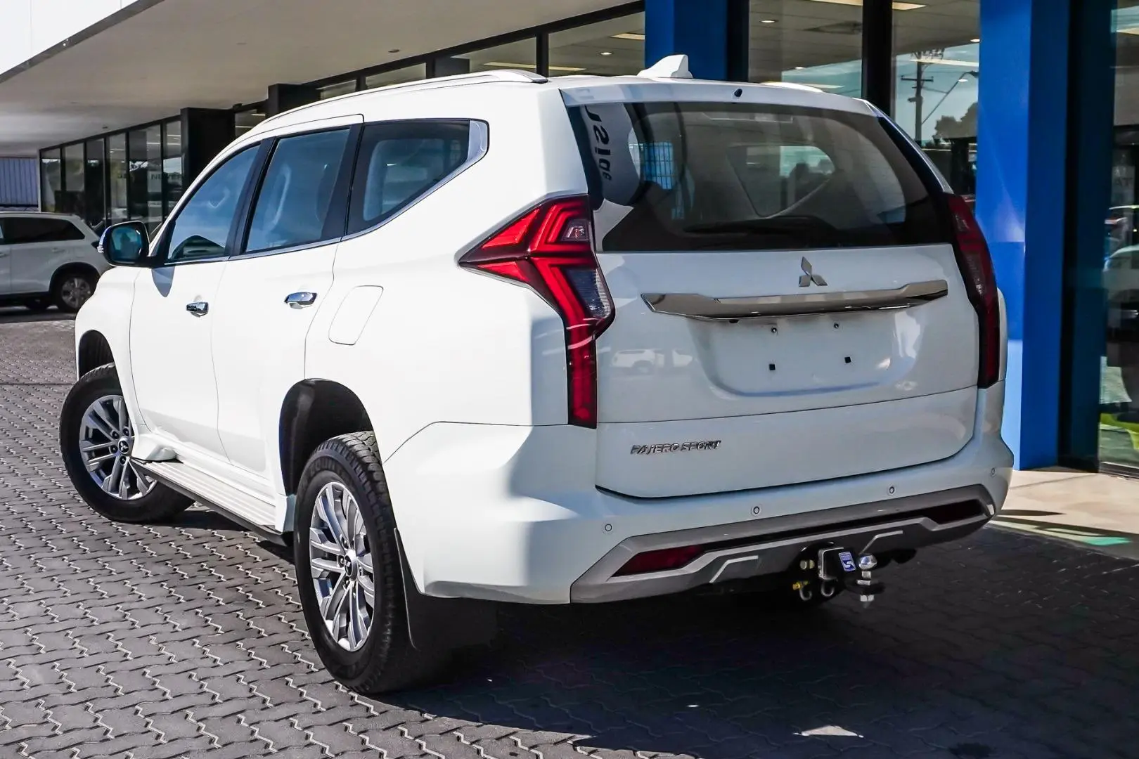 2021 Mitsubishi Pajero Sport Gallery Image 3