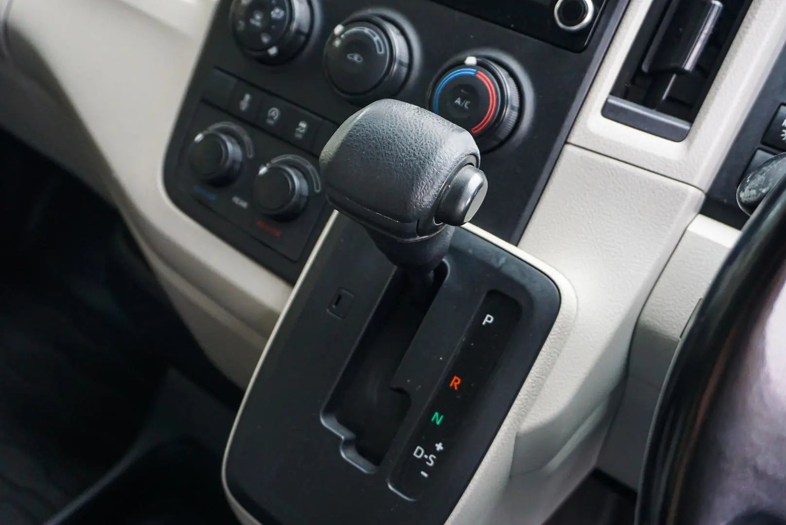 2020 Toyota Hiace Gallery Image 19