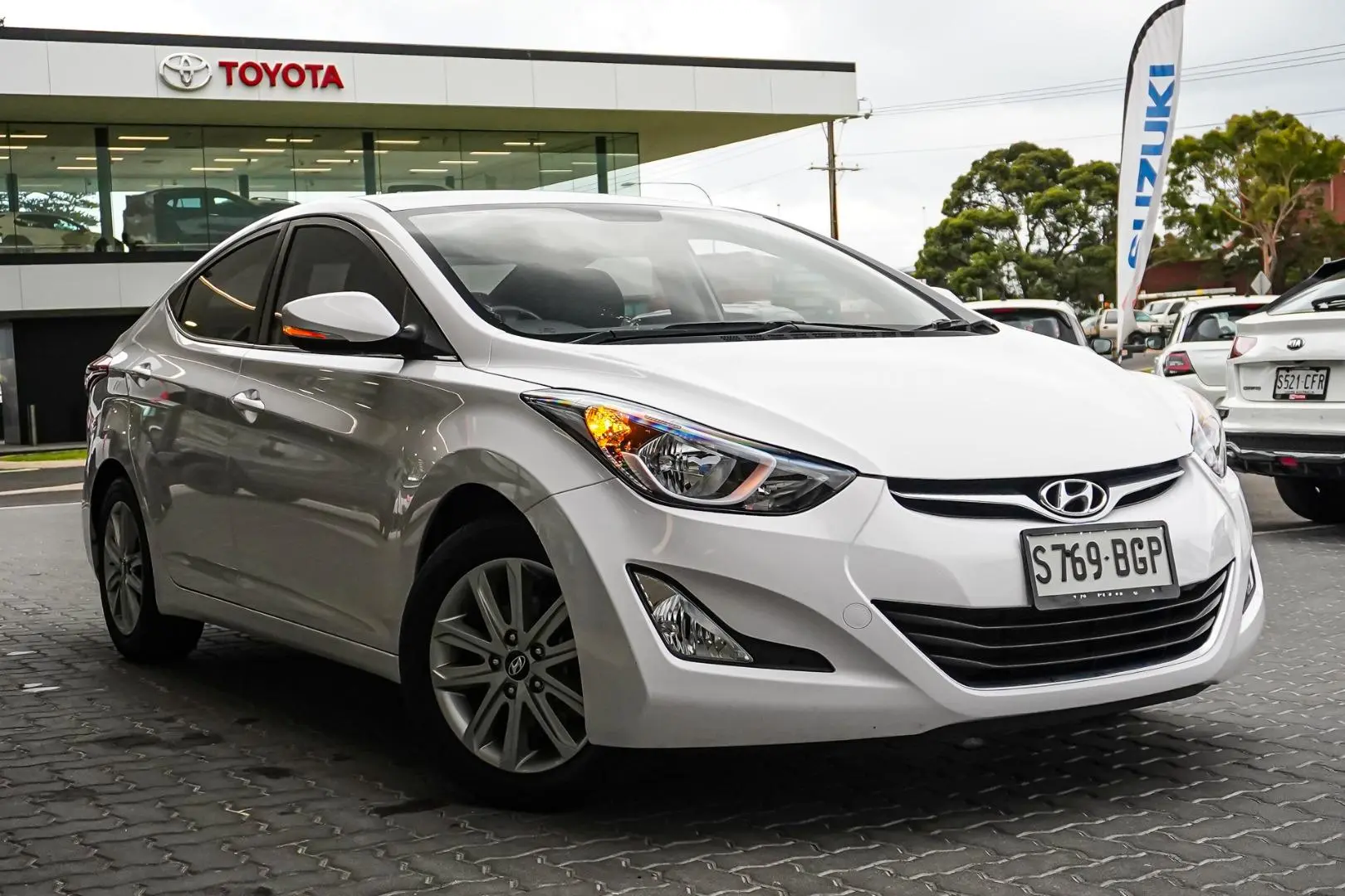 2014 Hyundai Elantra Gallery Image 2