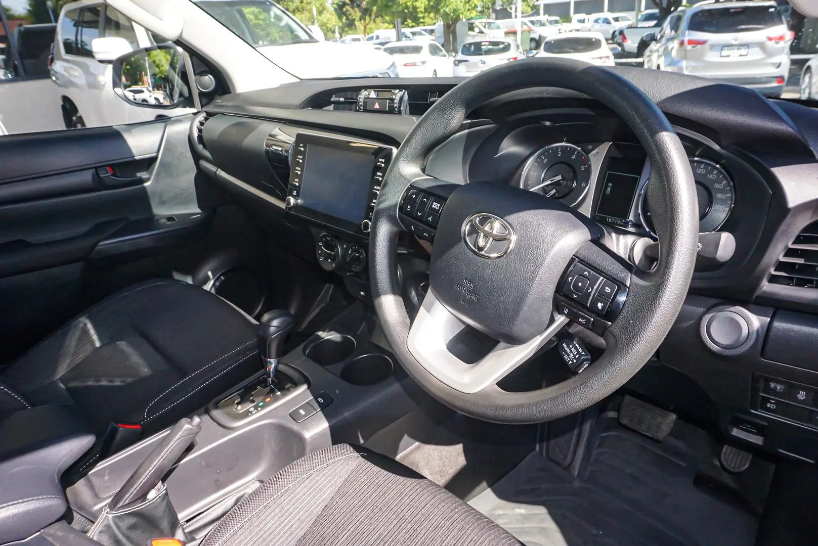 2022 Toyota Hilux Gallery Image 7