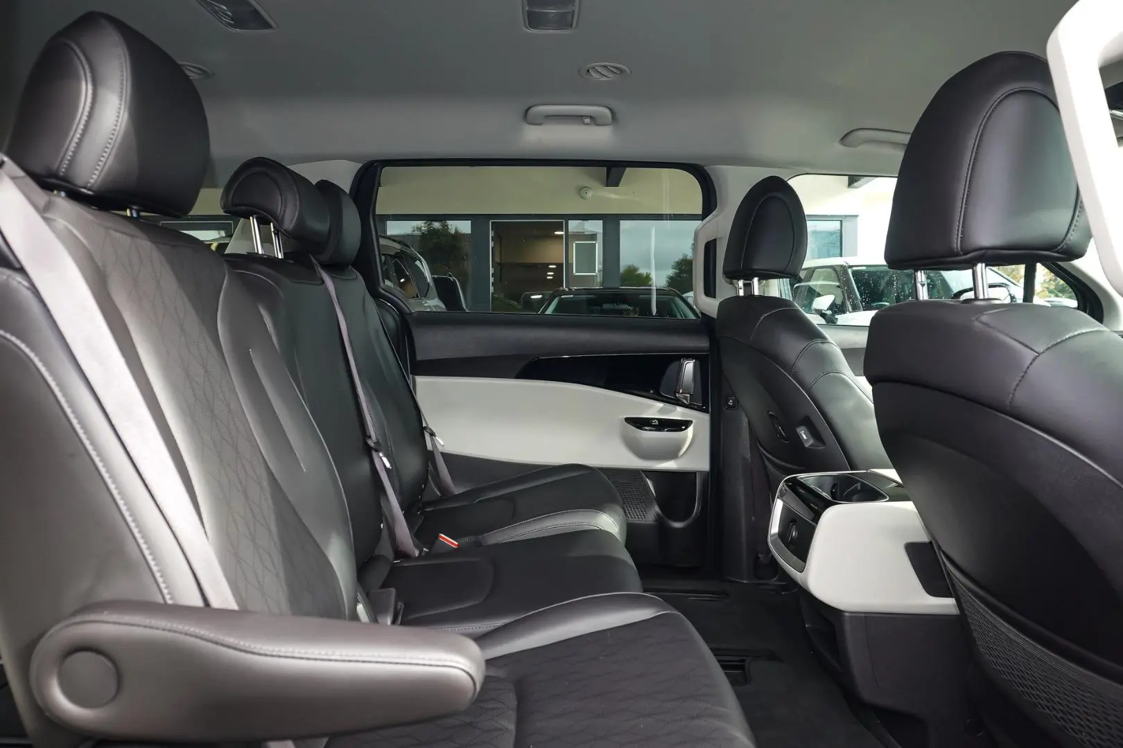2021 Kia Carnival Gallery Image 7