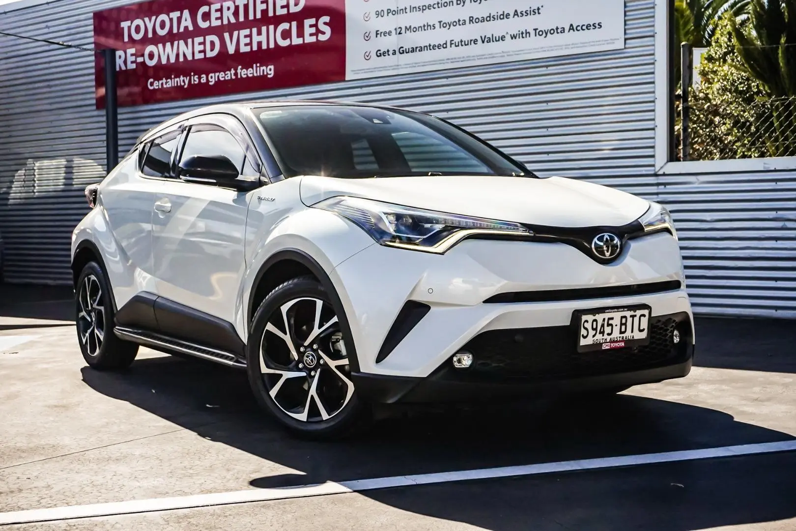 2017 Toyota C-HR Gallery Image 2