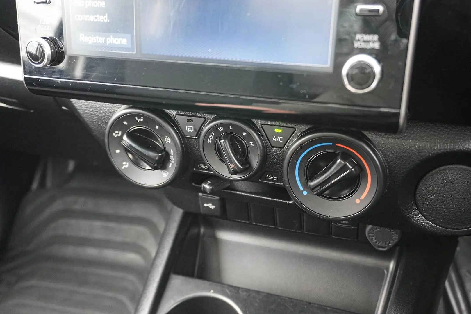 2025 Toyota Hilux Gallery Image 25