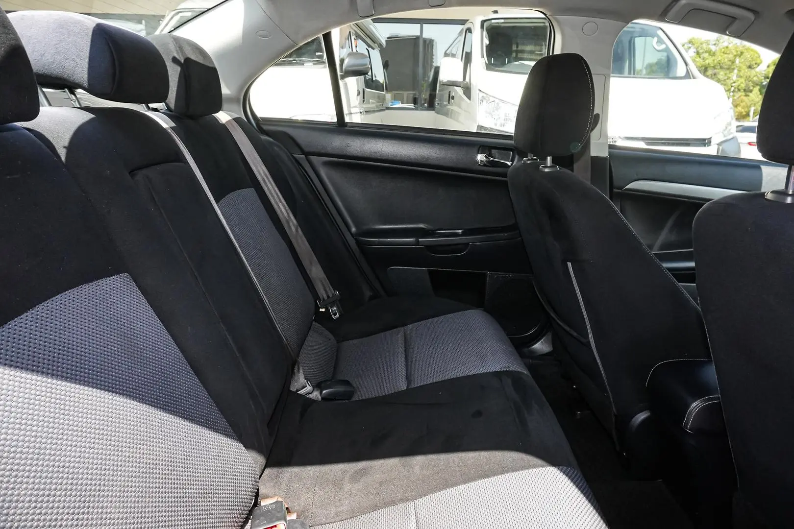 2014 Mitsubishi Lancer Gallery Image 13