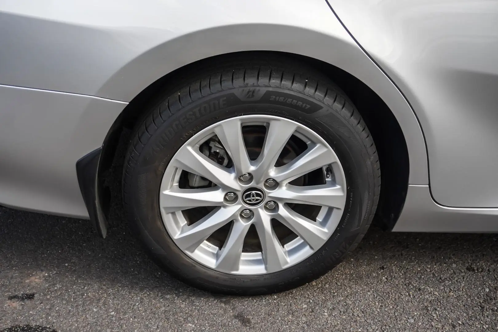 2019 Toyota Camry Gallery Image 15
