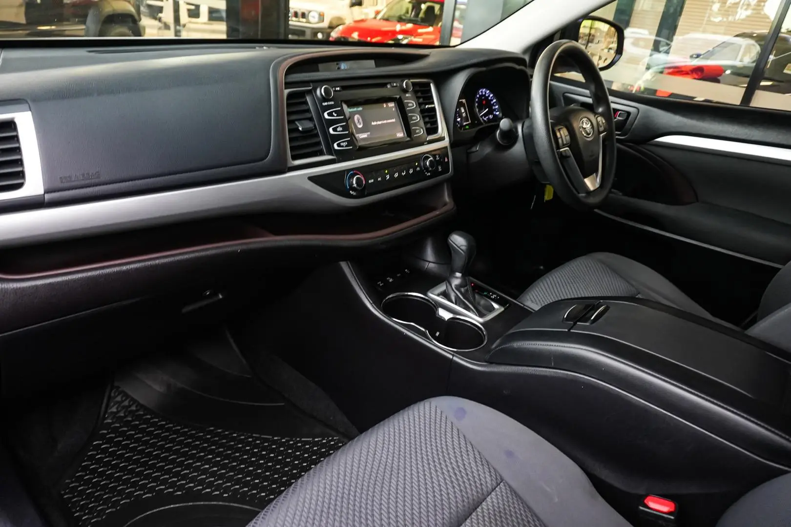 2016 Toyota Kluger Gallery Image 10