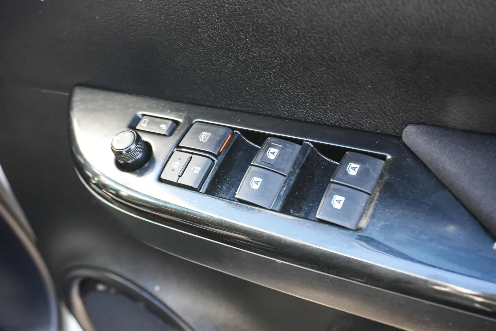 2016 Toyota Hilux Gallery Image 16