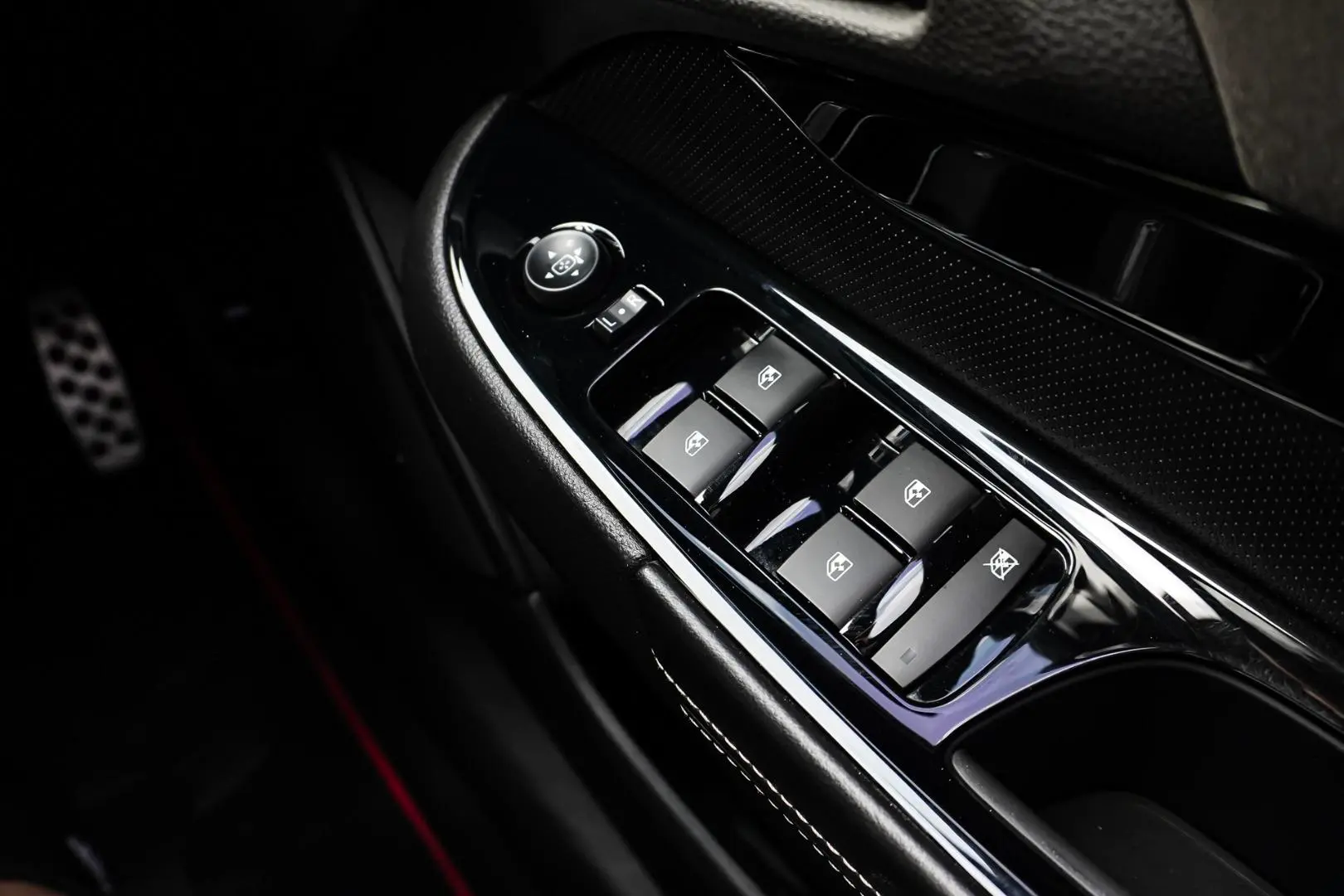 2017 Holden Commodore Gallery Image 23