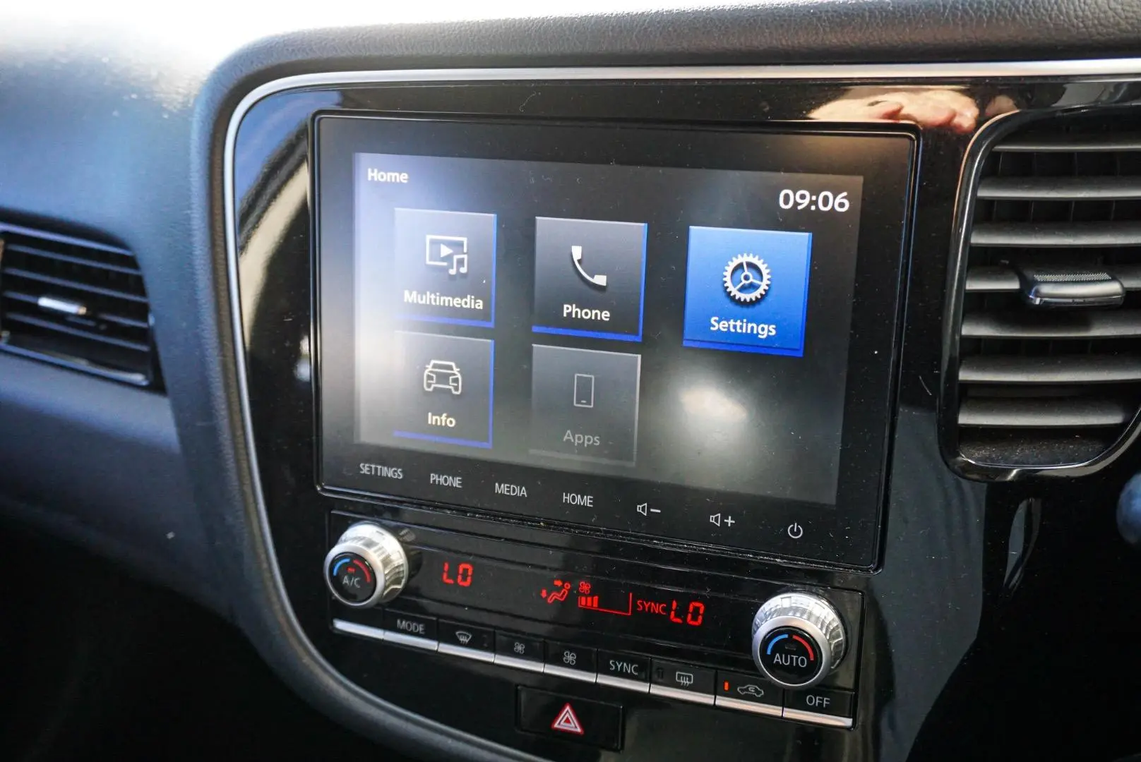 2020 Mitsubishi Outlander Gallery Image 21