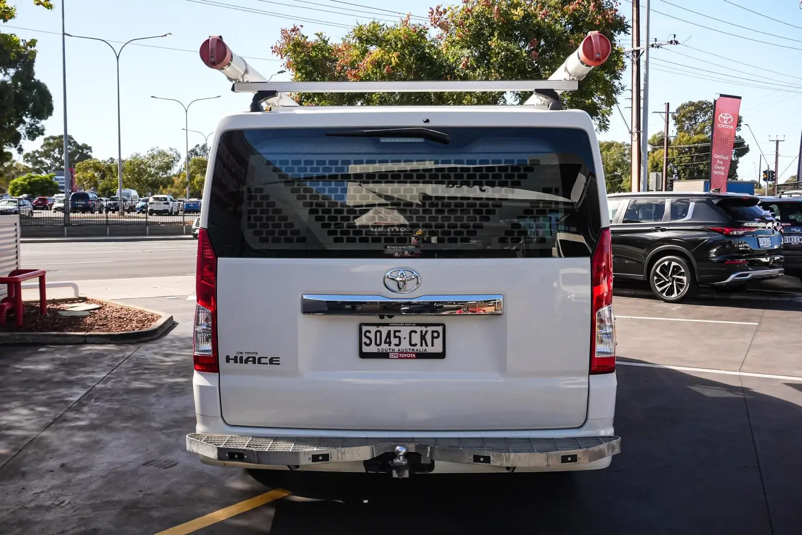 2021 Toyota Hiace Gallery Image 6
