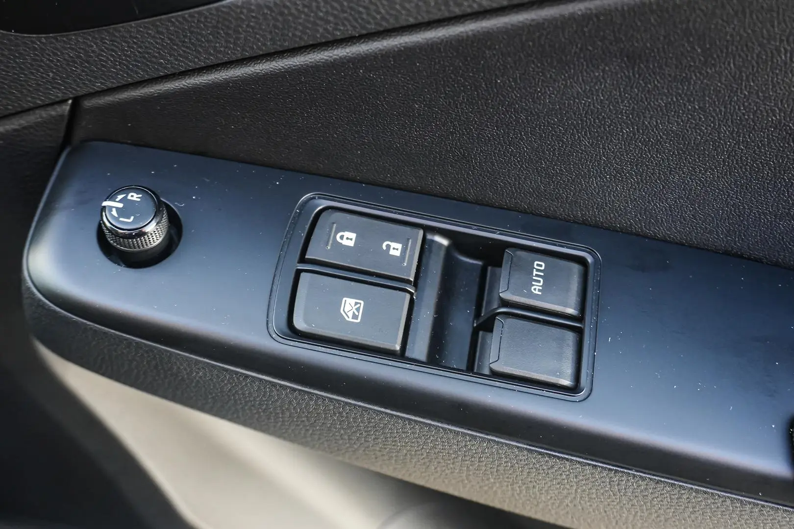 2024 Isuzu D-MAX Gallery Image 14