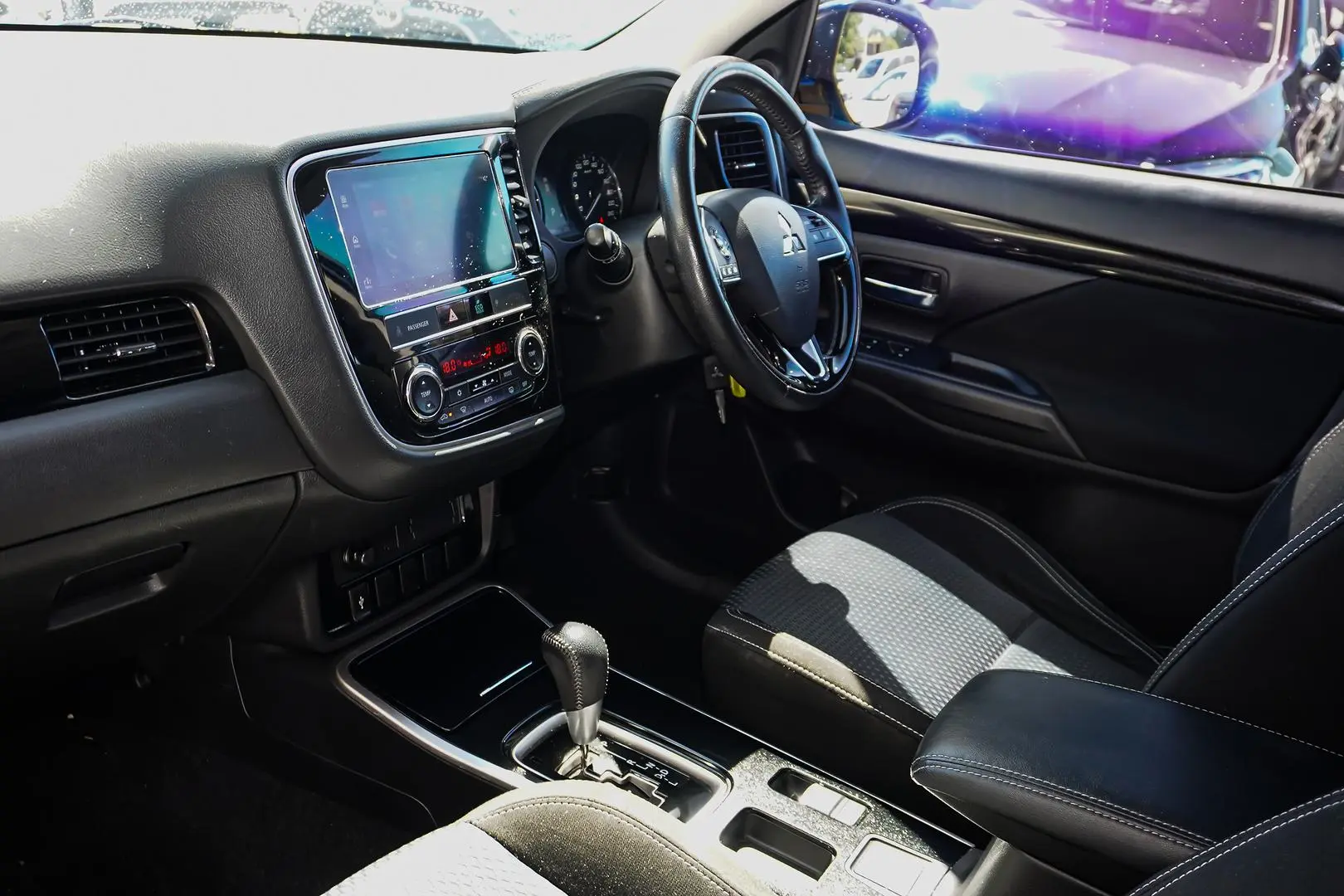 2019 Mitsubishi Outlander Gallery Image 9