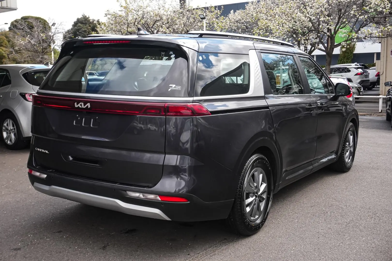 2022 Kia Carnival Gallery Image 3
