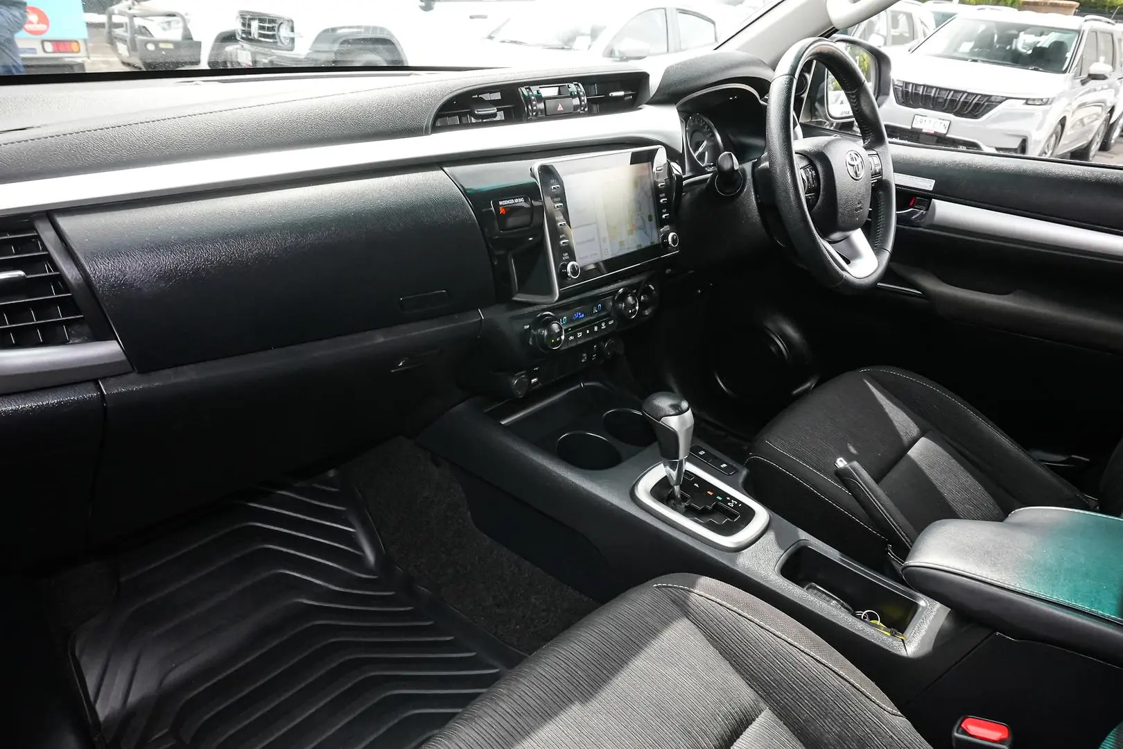 2022 Toyota Hilux Gallery Image 13