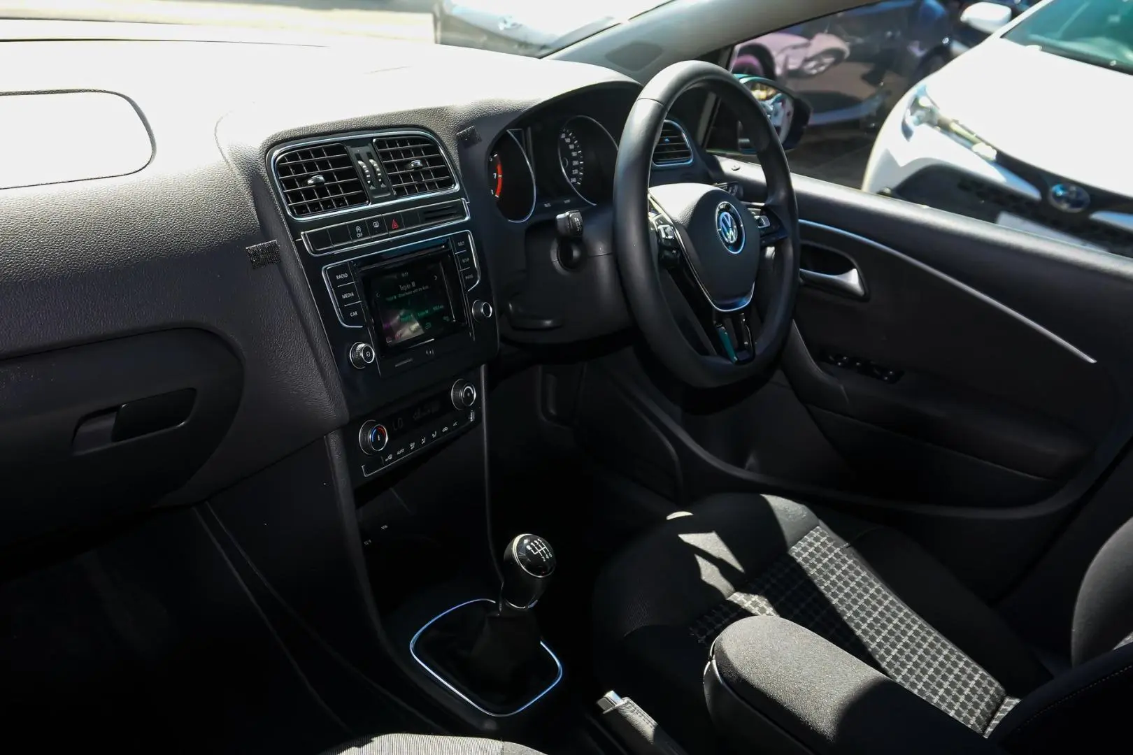 2015 Volkswagen Polo Gallery Image 10