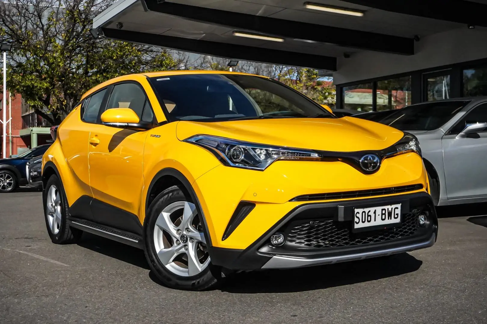 2018 Toyota C-HR Gallery Image 2