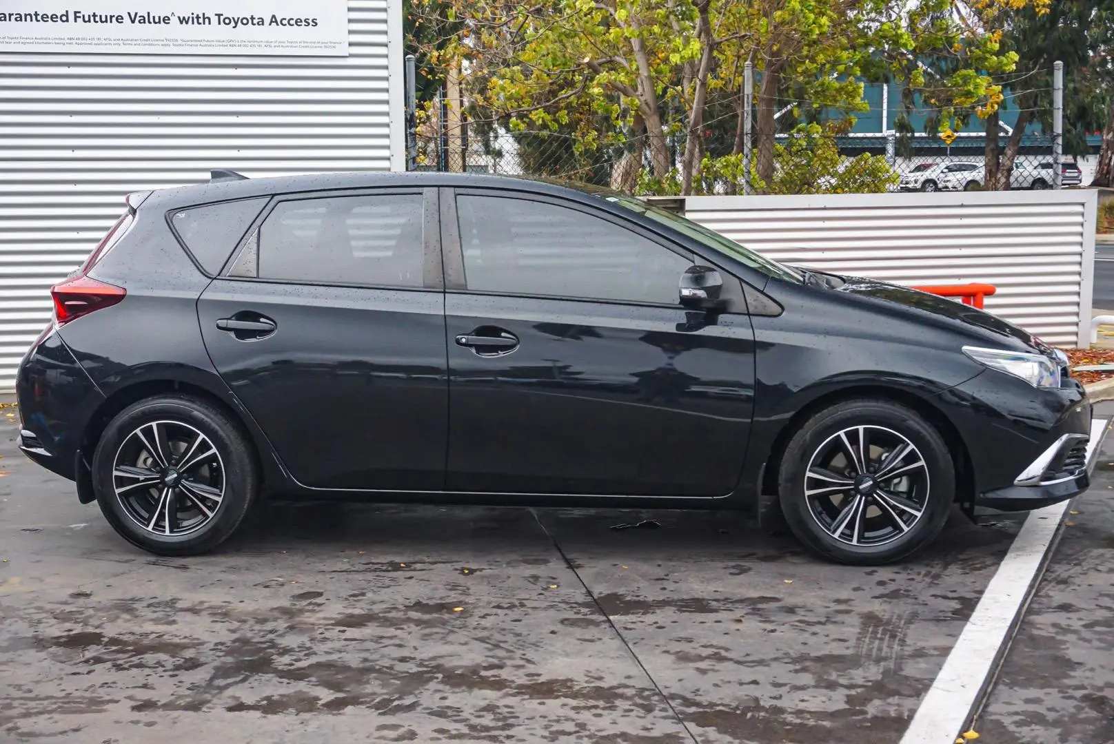 2018 Toyota Corolla Gallery Image 3