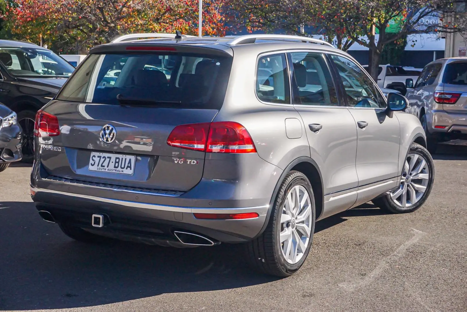 2017 Volkswagen Touareg Gallery Image 2