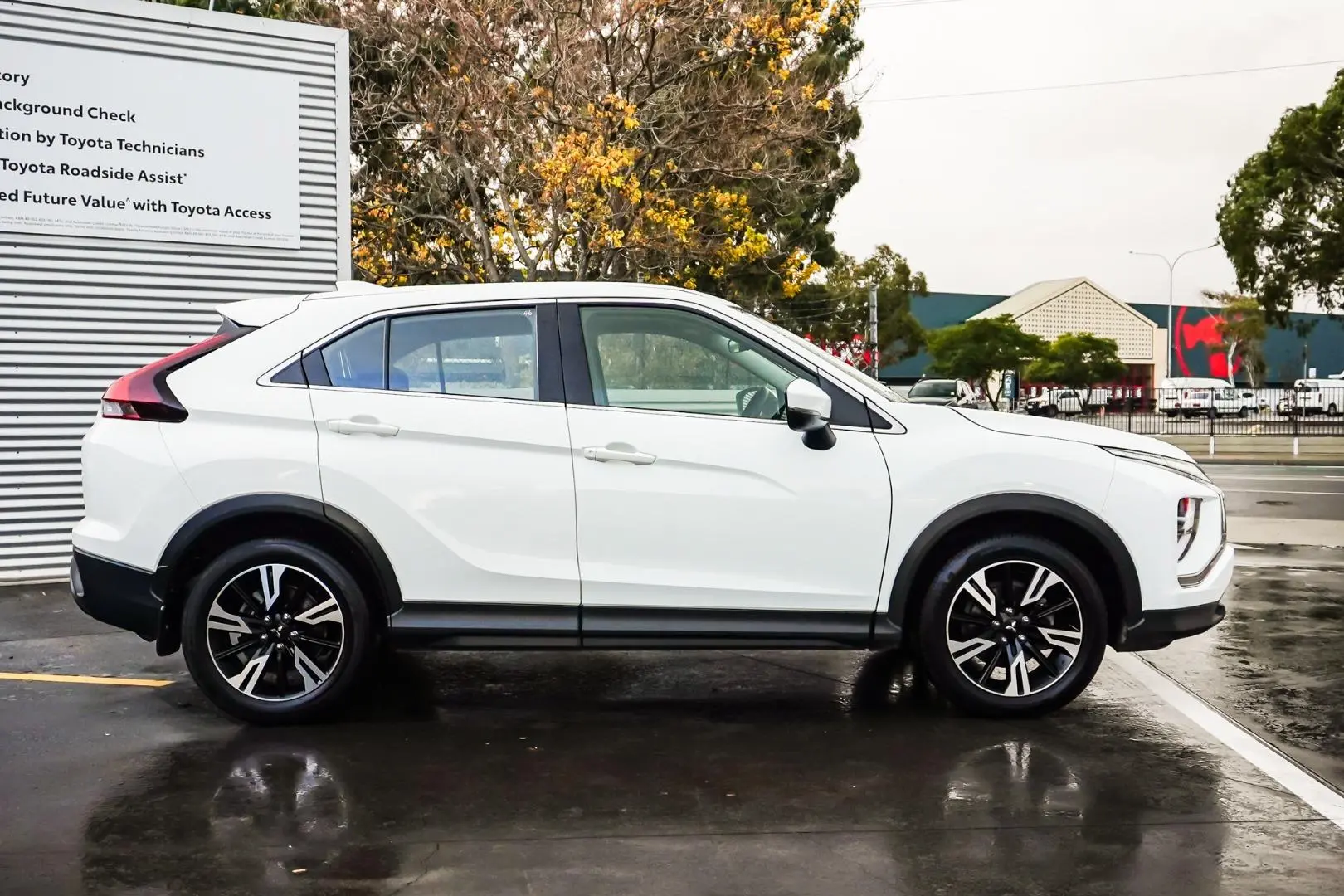 2021 Mitsubishi Eclipse Cross Gallery Image 4
