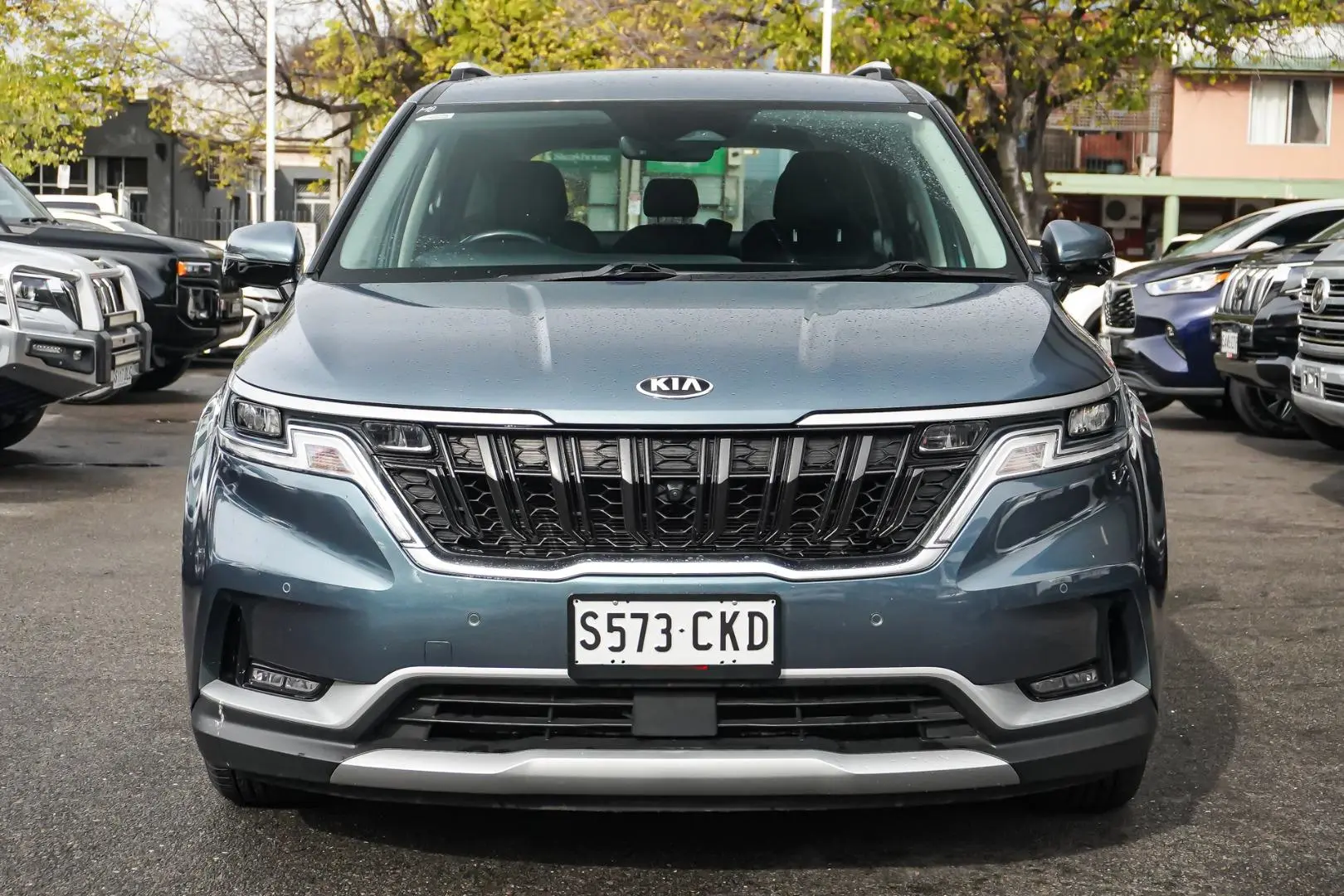 2021 Kia Carnival Gallery Image 4