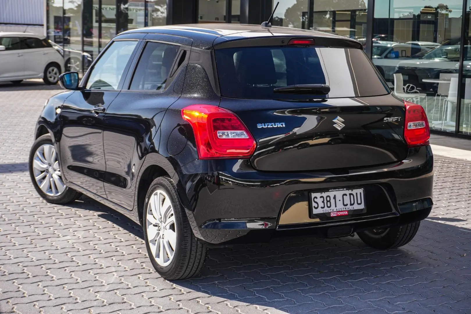 2020 Suzuki Swift Gallery Image 3