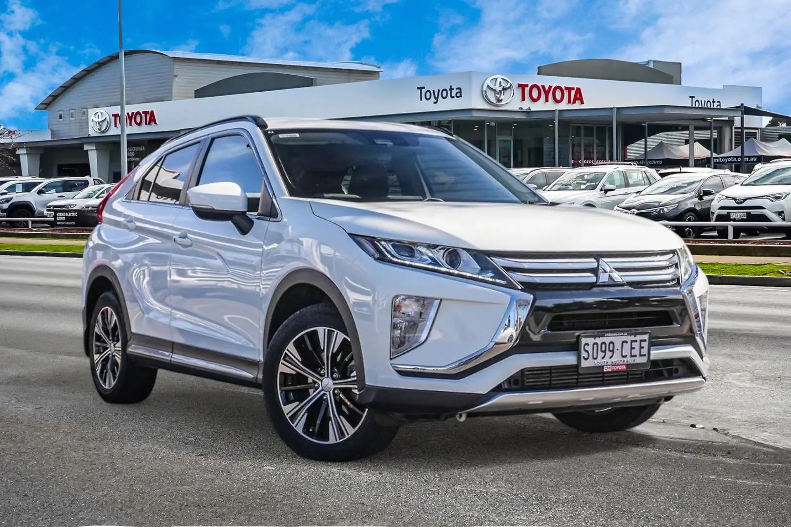 2020 Mitsubishi Eclipse Cross Gallery Image 1