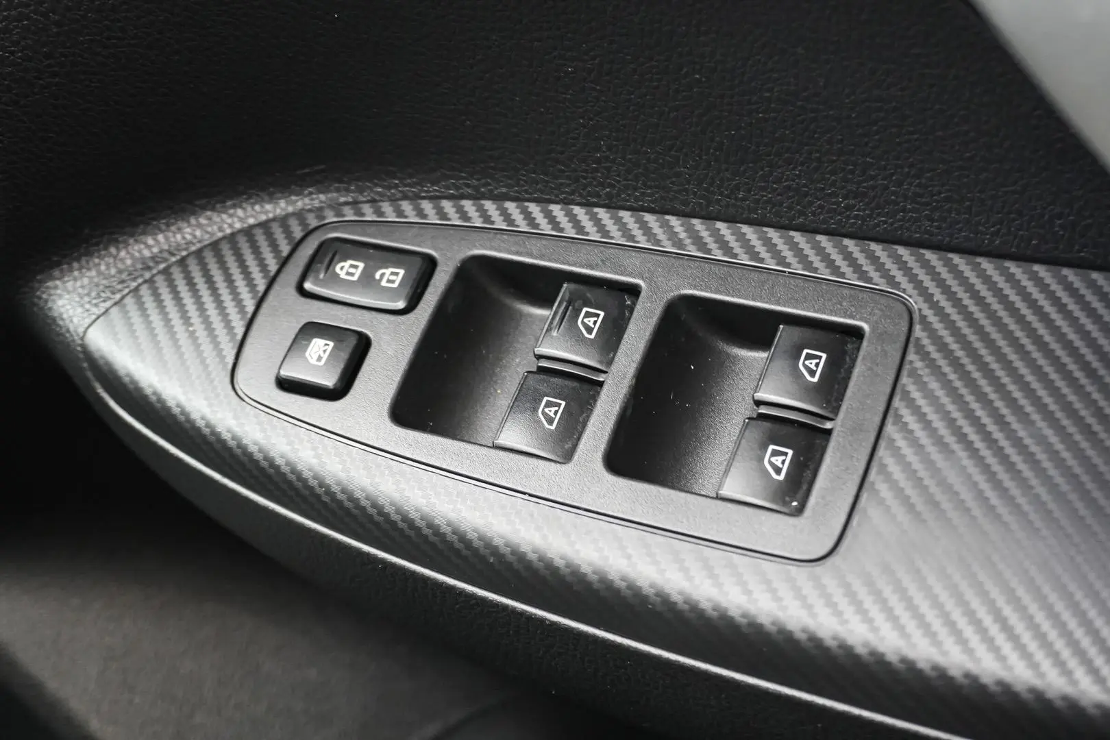 2019 Mitsubishi Eclipse Cross Gallery Image 16