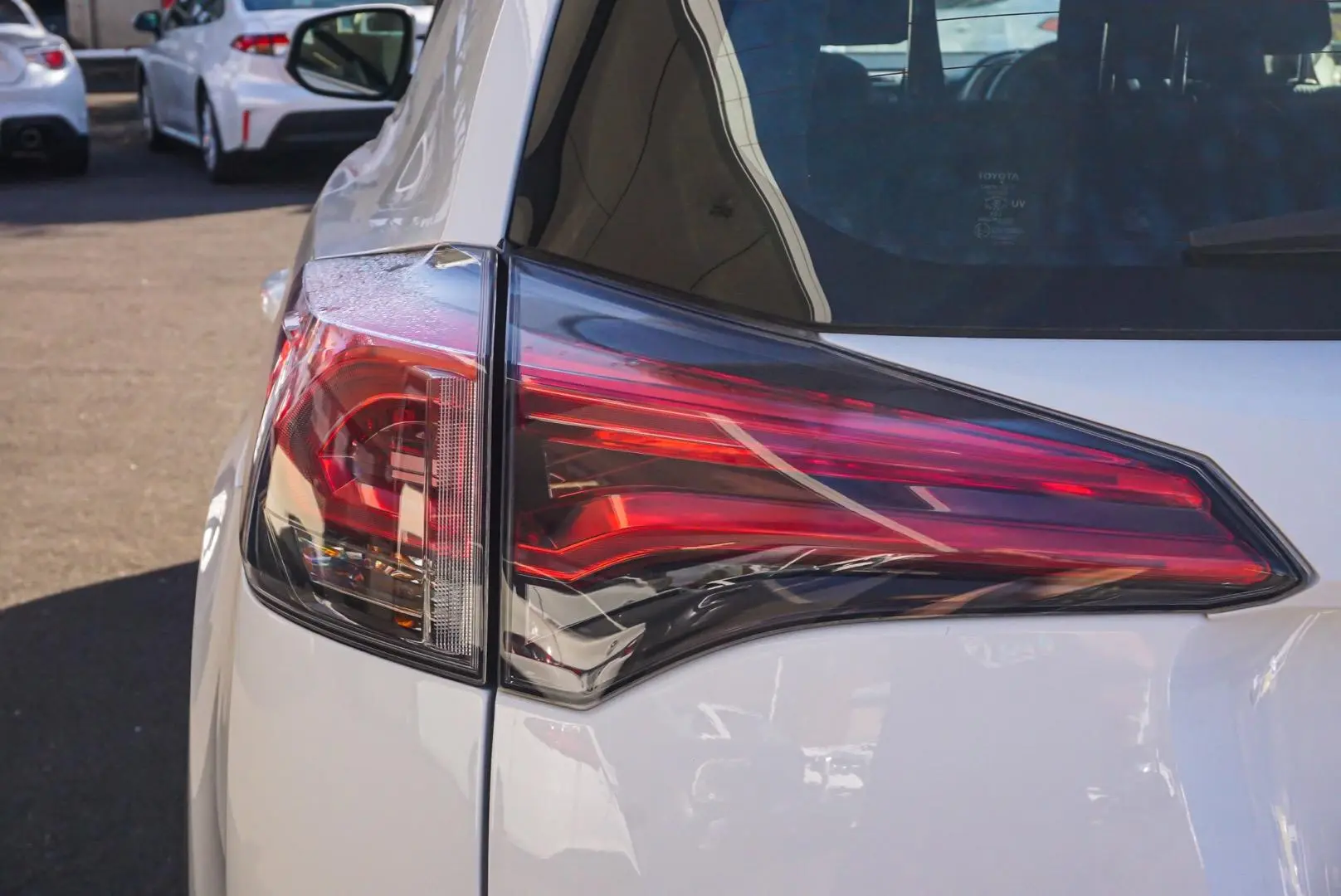 2018 Toyota RAV4 Gallery Image 14