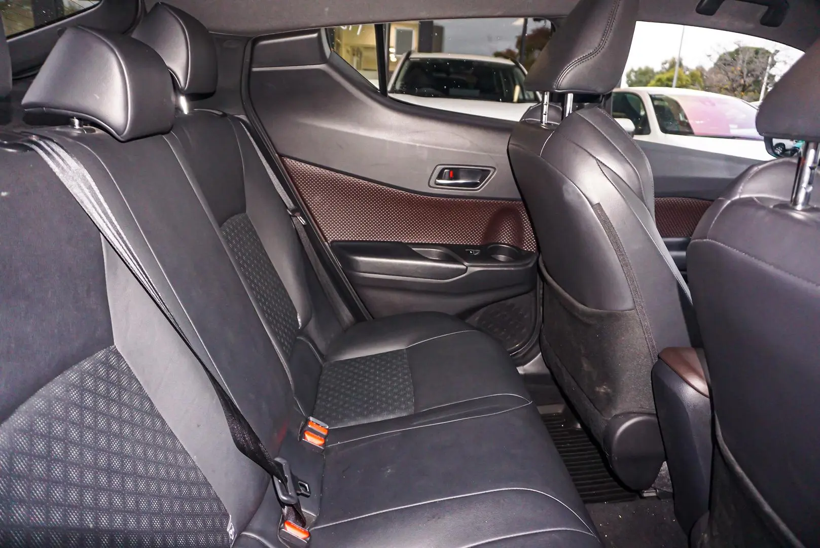 2018 Toyota C-HR Gallery Image 7
