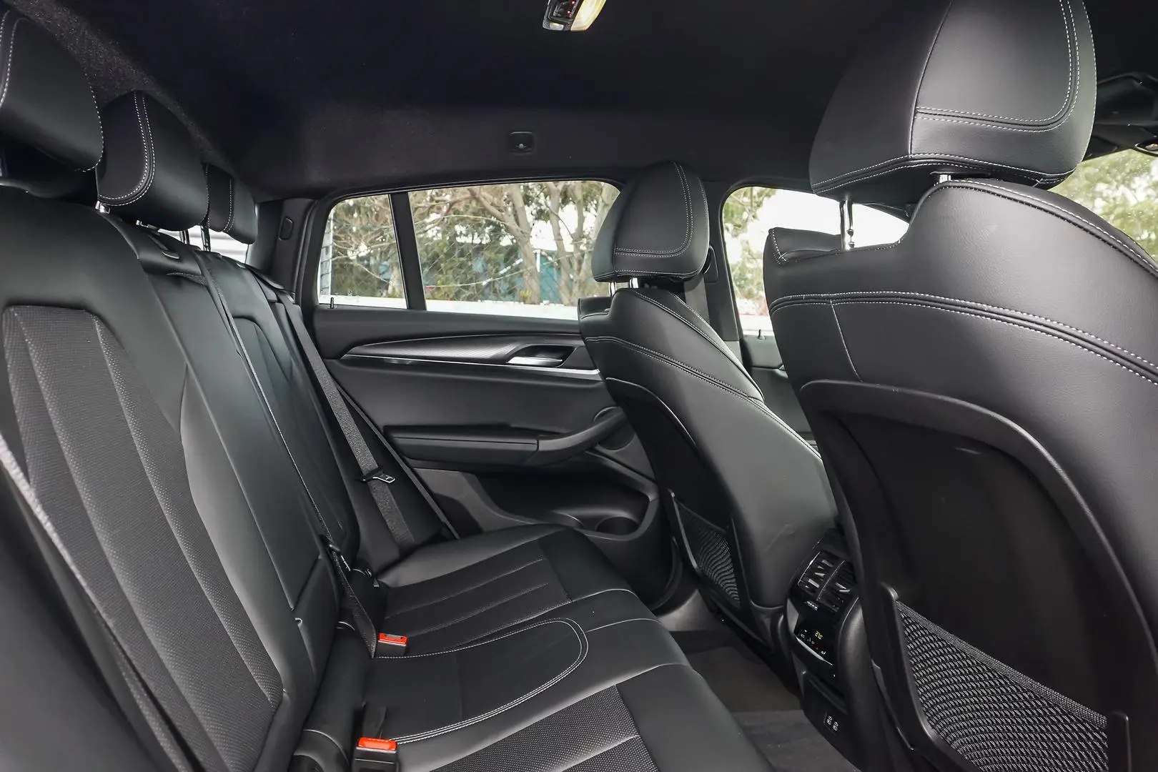 2022 BMW X4 Gallery Image 8