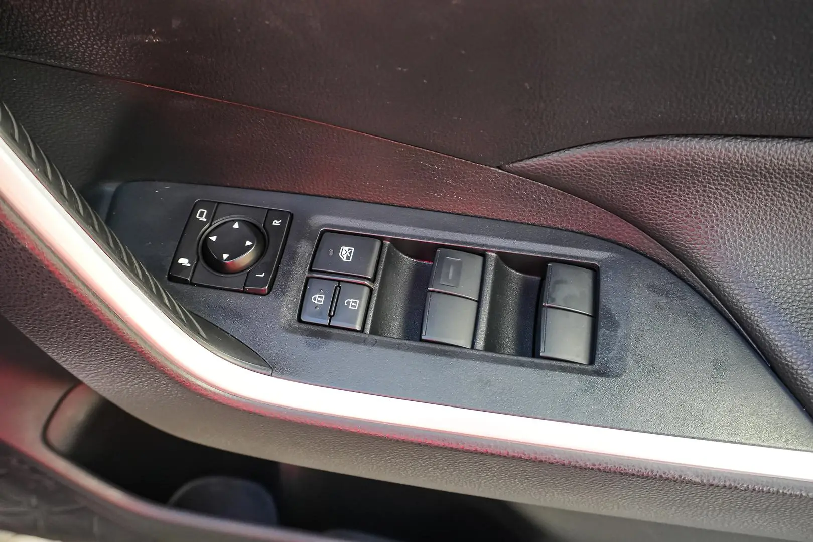 2022 Toyota RAV4 Gallery Image 17
