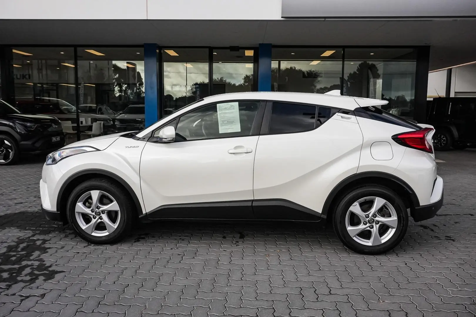2019 Toyota C-HR Gallery Image 4
