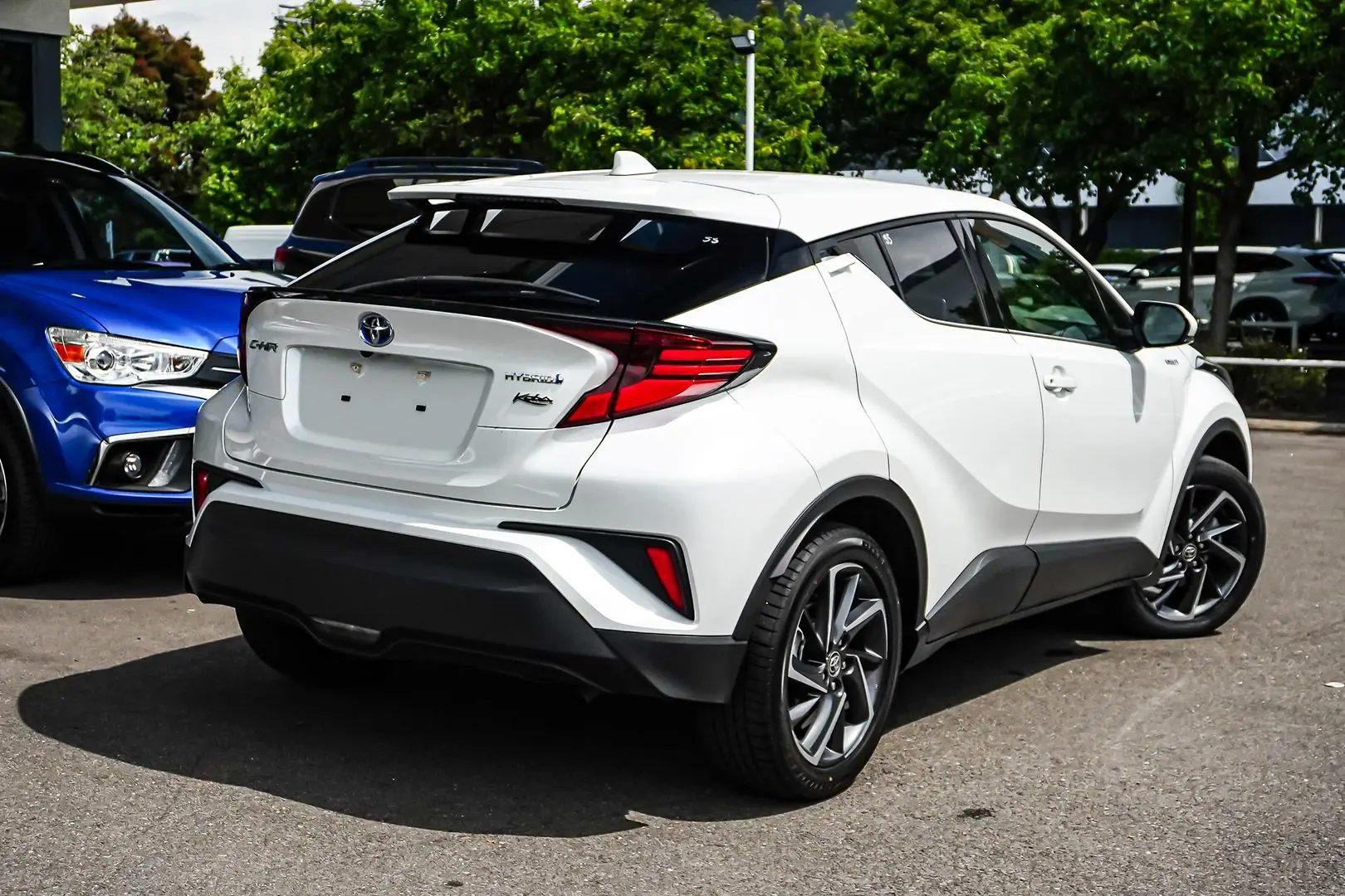 2023 Toyota C-HR Gallery Image 3