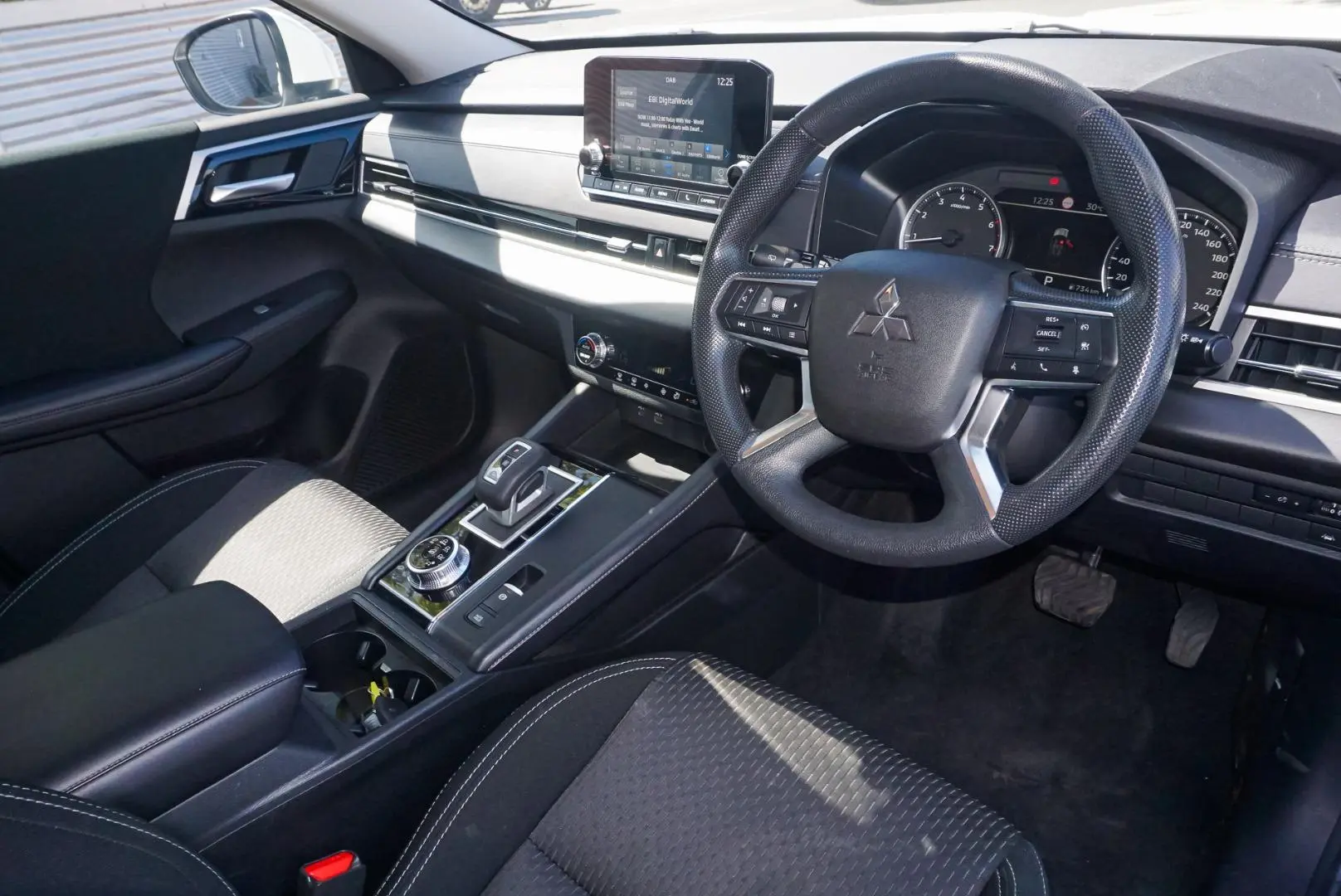 2023 Mitsubishi Outlander Gallery Image 6