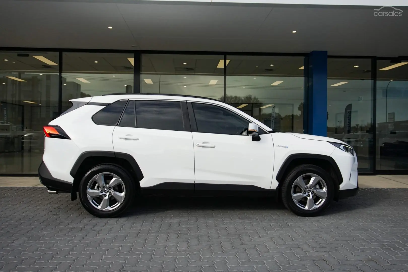 2020 Toyota RAV4 Image 3