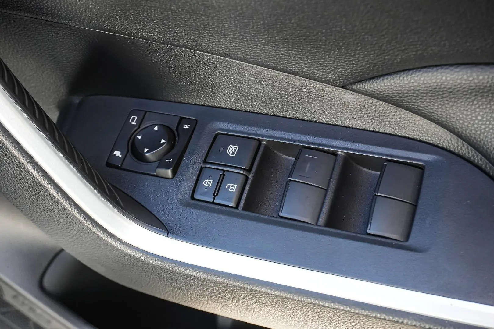 2022 Toyota RAV4 Gallery Image 17